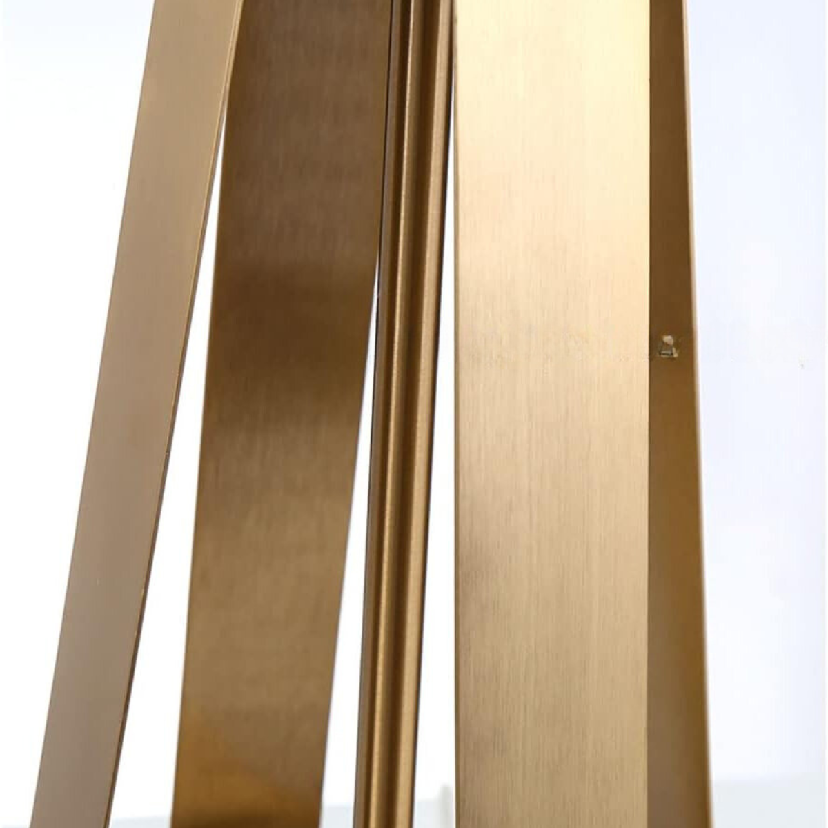 Aura-Metal-Based-Bedside-Table-Lamp-6