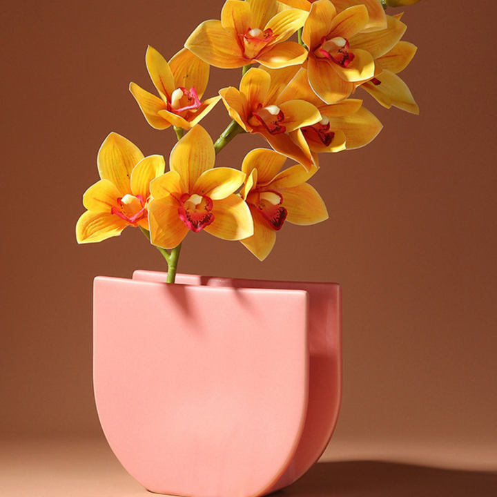 Elegant ceramic flower vase for home decoration