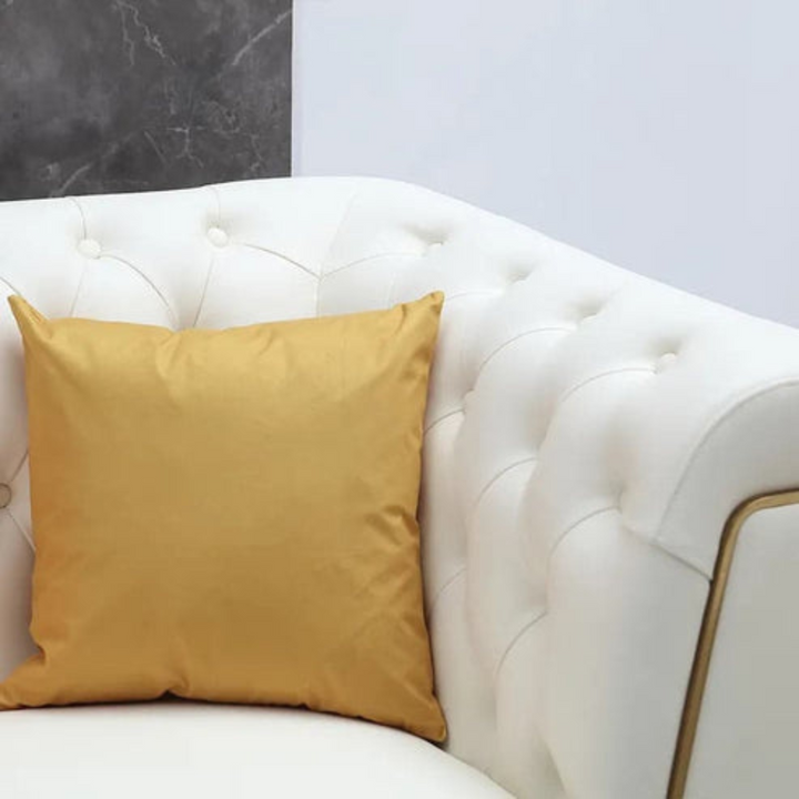 Traditional Chesterfield sofa with luxurious tufted details and sturdy frame