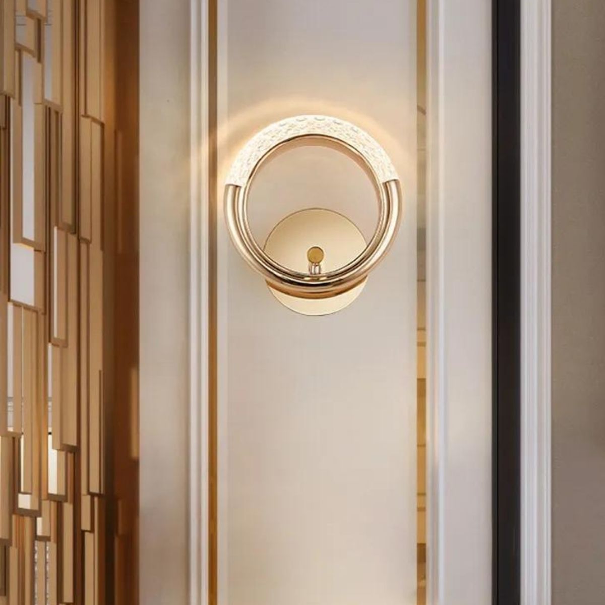 Coruscate Modern Round Wall Light – Stylish Contemporary Lighting Fixture for Interiors