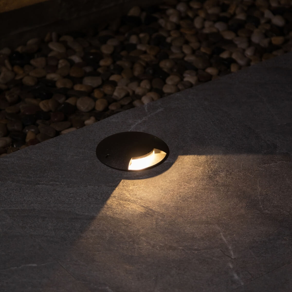 5W garden inground LED light turned on – outdoor landscape lighting with bright, focused illumination for pathways and gardens.
