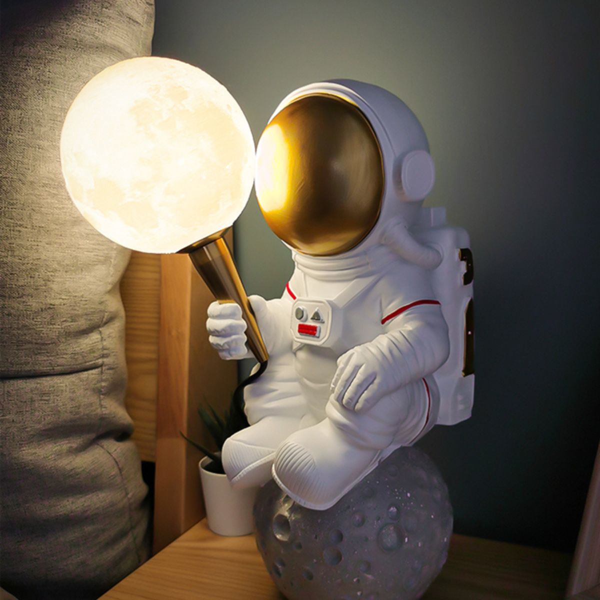HTQ007 sitting astronaut table lamp with futuristic design, perfect for modern and space-themed rooms