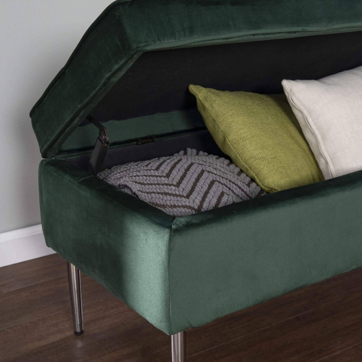 Graceful Rest Comfortable Velvet Bedroom Bench