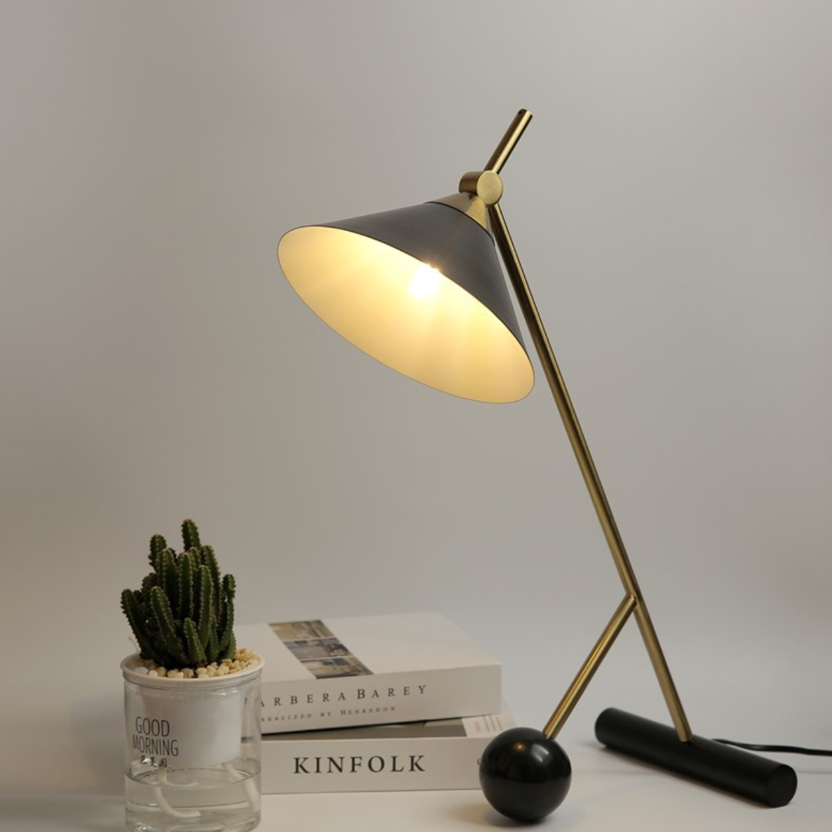 Lustrous-Modern-Table-Lamp-5