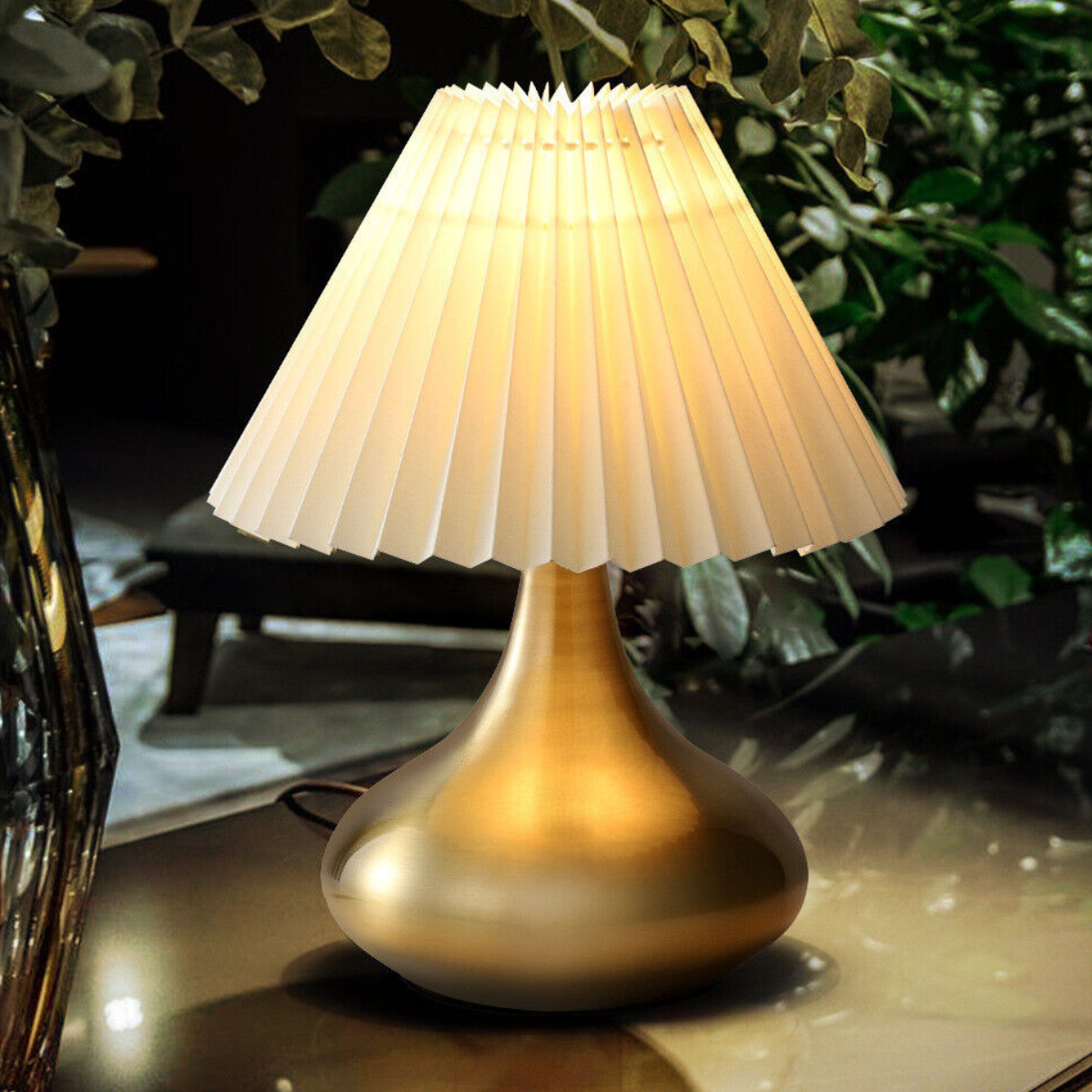 Mushroom-shaped-modern-bedside-table-lamp-3