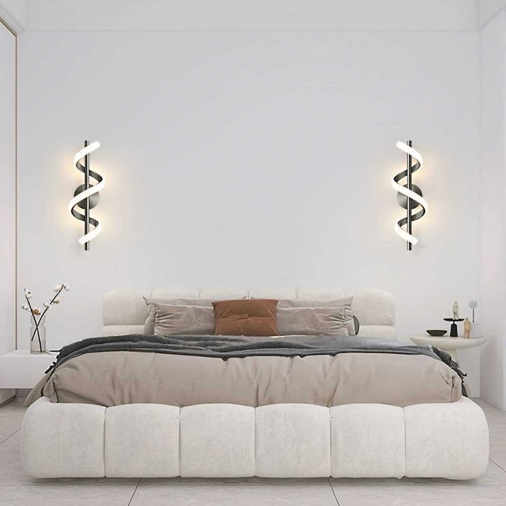 Wavy Linear Wall Lamp – Modern Elegance with a Unique Design