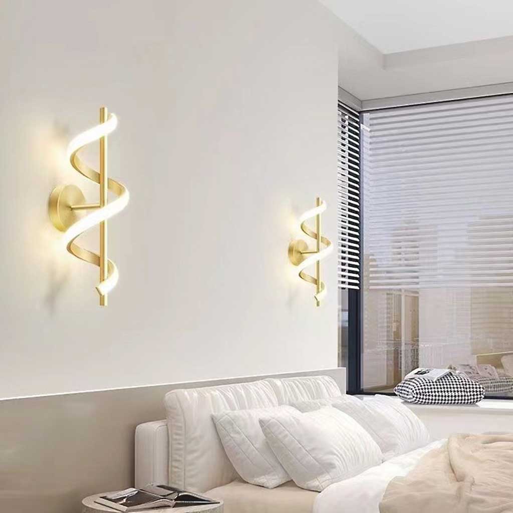 Wavy Linear Wall Lamp – Modern Elegance with a Unique Design