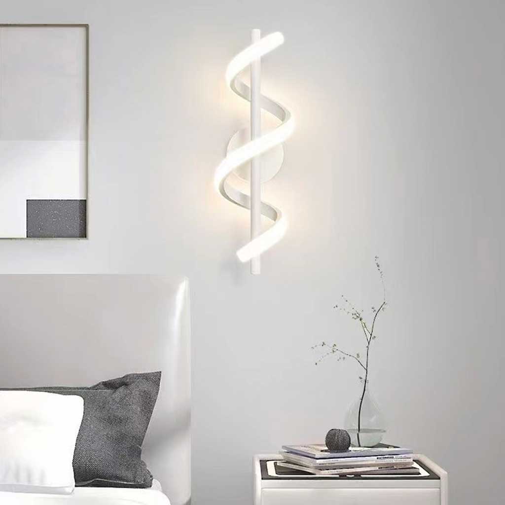 Wavy Linear Wall Lamp – Modern Elegance with a Unique Design