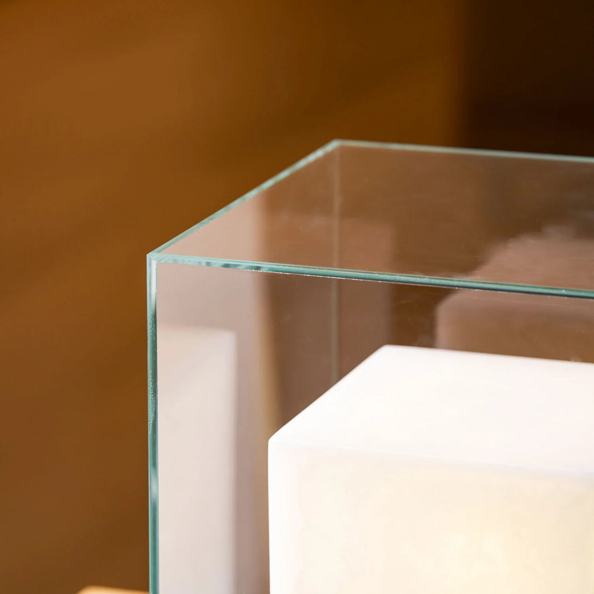 Arqra alabaster table lamp modern lighting, detail view highlighting fine craftsmanship and elegant design