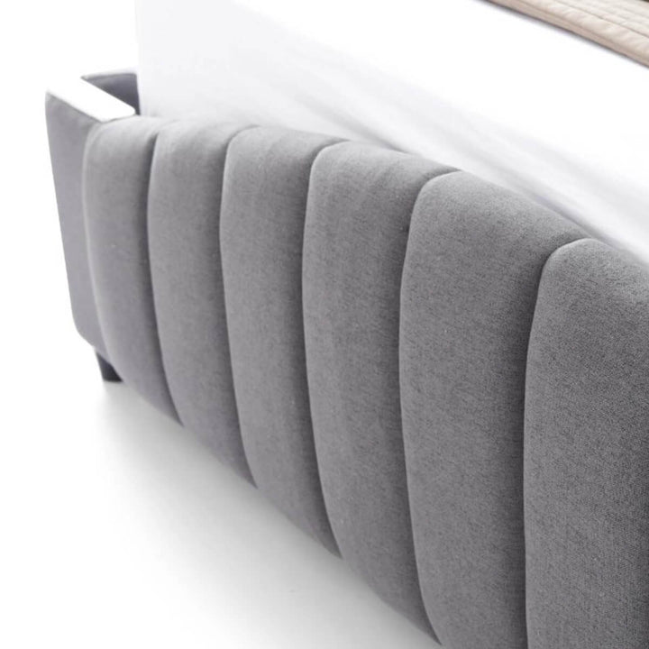 Close-up of Seraphic Slumber velvet KB35 1.8M bed footer showing sturdy frame and plush velvet fabric