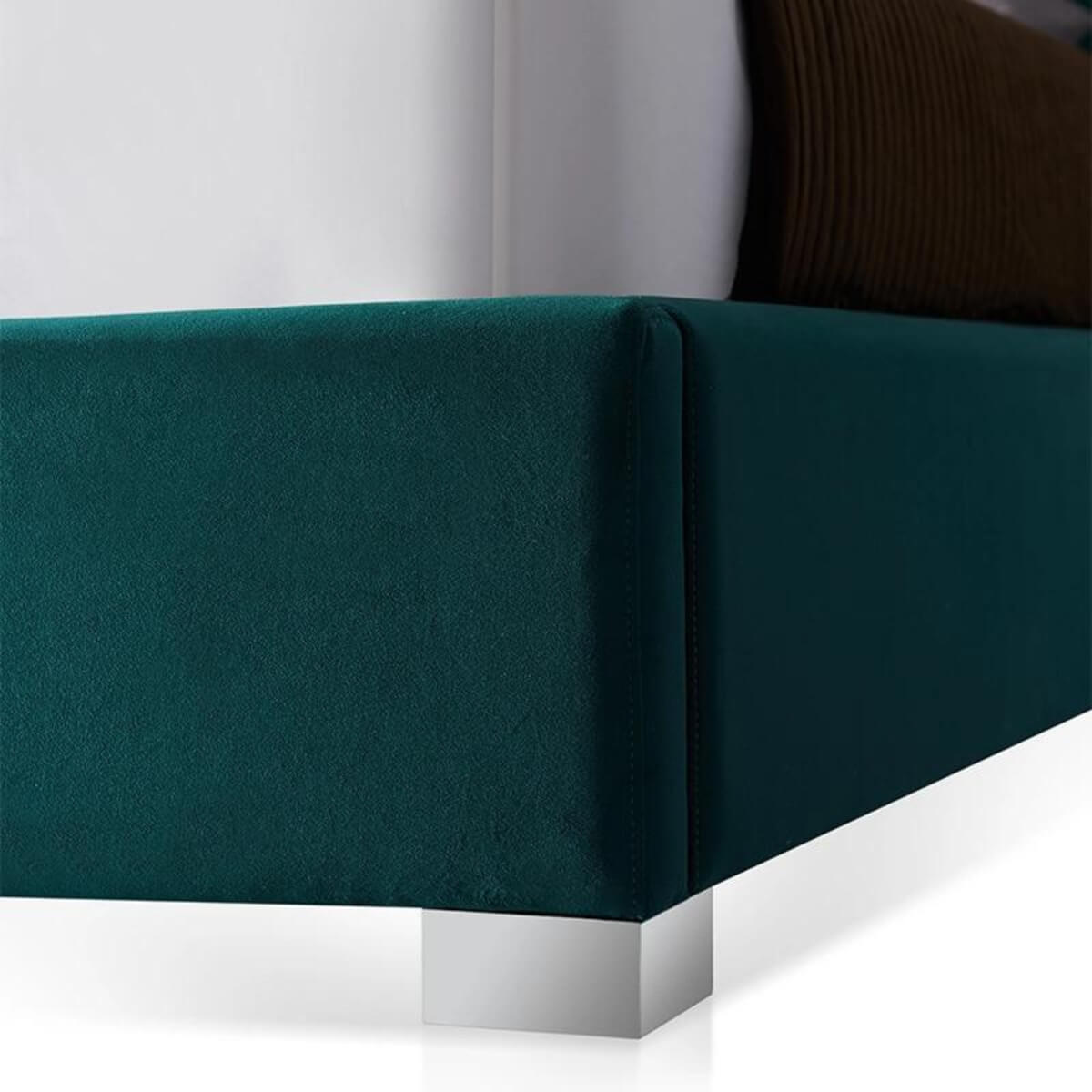 Elegant Stellarsnooze velvet KB46 1.8M bed showcasing plush tufted headboard and luxurious velvet fabric in a modern bedroom setting