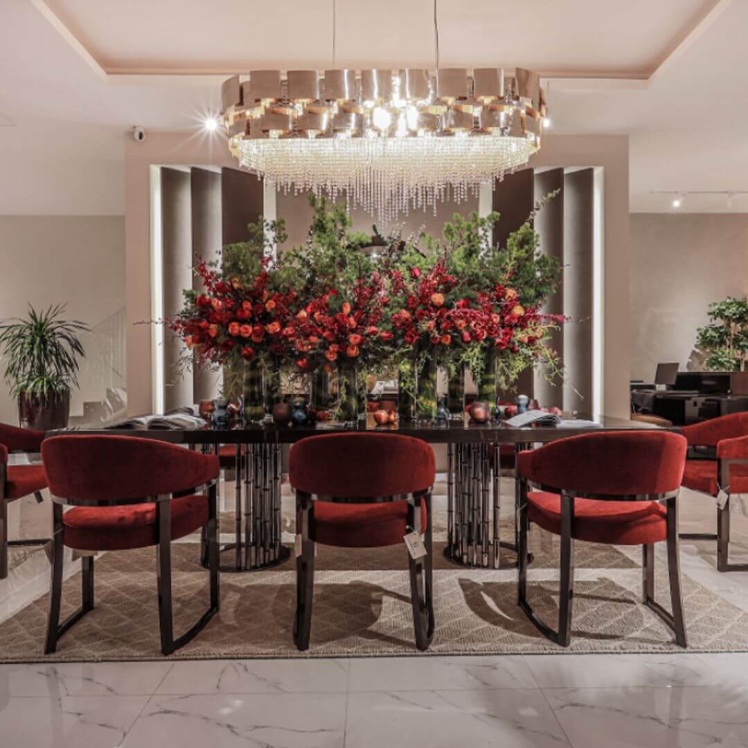 Fervent Oval-Shaped Gold Crystal Chandelier Light Above Dining Table – Stylish Elegant Lighting