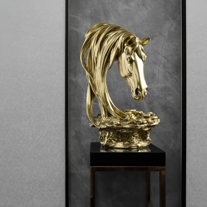 Golden horse head sculpture – elegant decorative piece with metallic finish, perfect for modern home or office decor