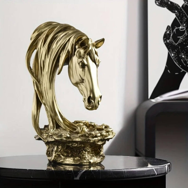 Golden horse head sculpture – elegant decorative piece with metallic finish, perfect for modern home or office decor