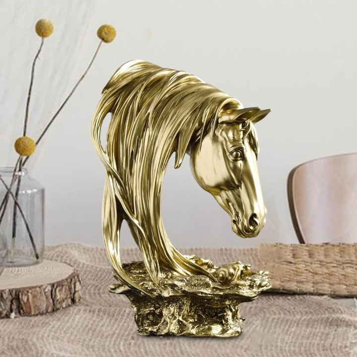 Golden horse head sculpture – elegant decorative piece with metallic finish, perfect for modern home or office decor