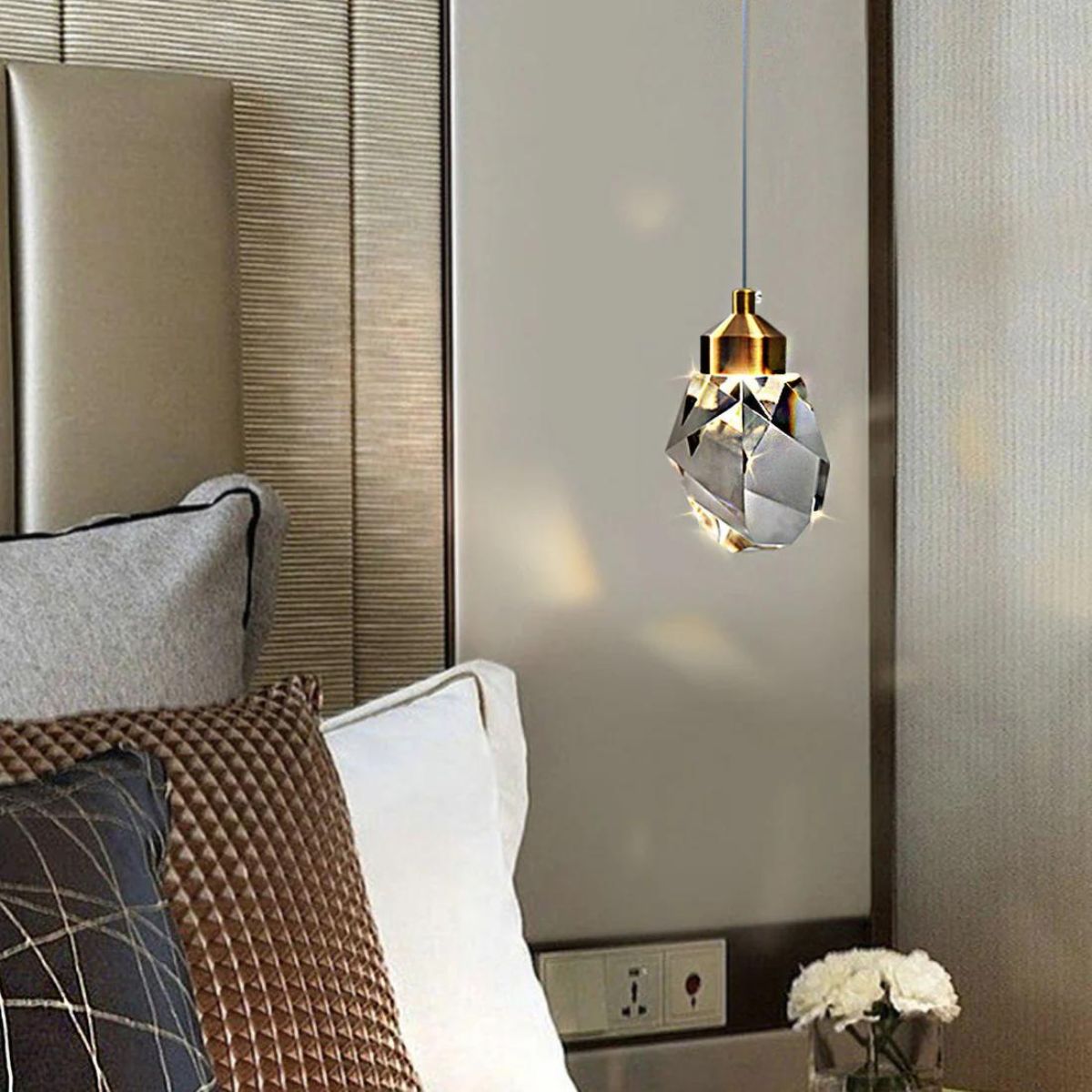 Harmony single-piece pendant light with minimalist design, ideal for modern interior lighting and elegant ambiance