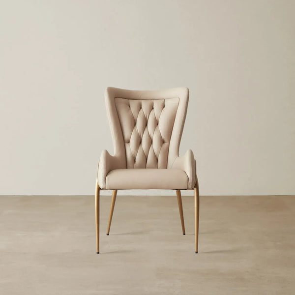 Henry dining chair with customizable upholstery in leather or velvet and sleek metal legs – modern design combining comfort and durability.