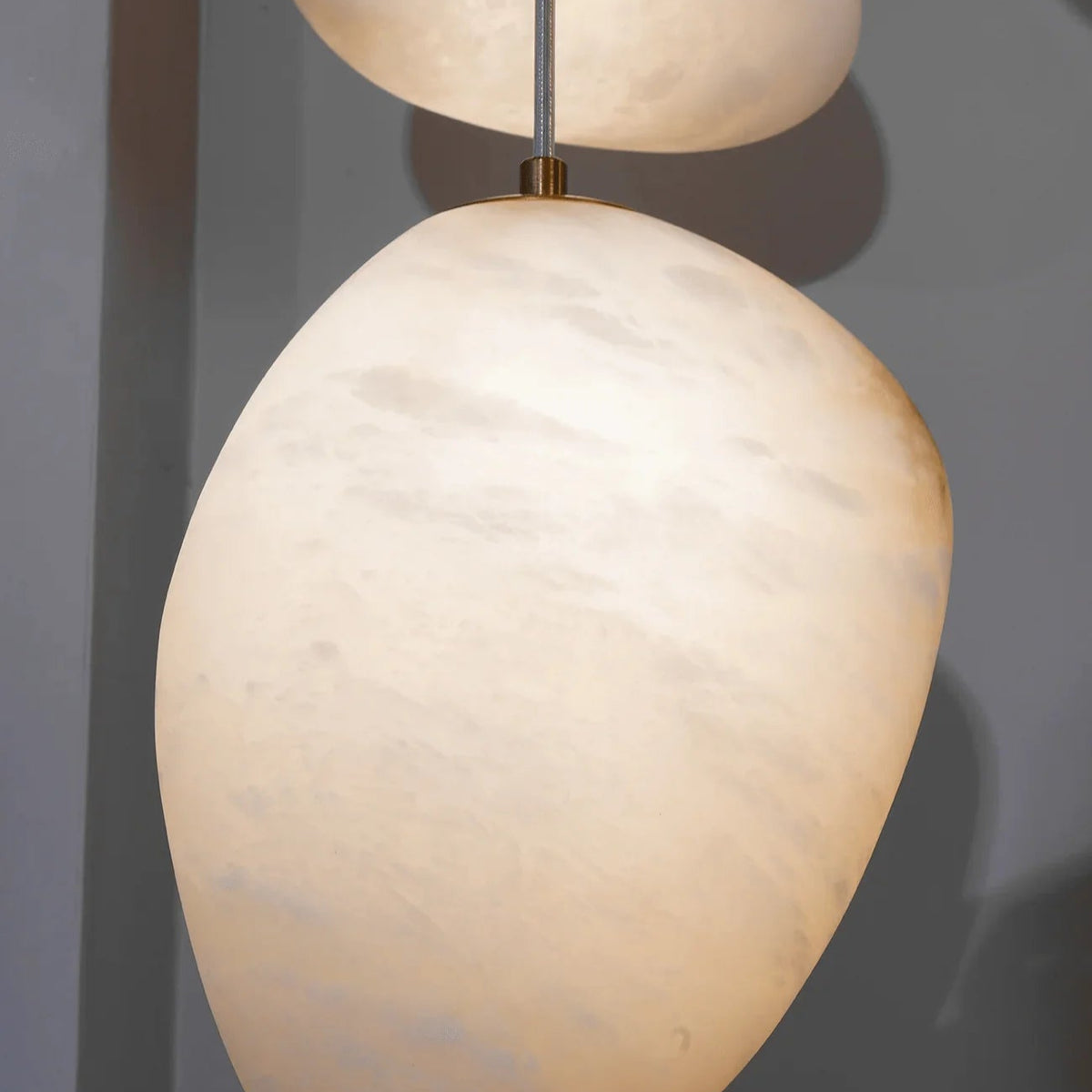 Pebbles Alabaster Pendant Lamp Marble Close View Modern Elegant Indoor Lighting