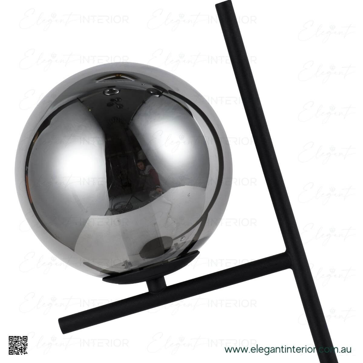 Ball detail view of Hugo table light lamp, showcasing elegant glass design and smooth finish